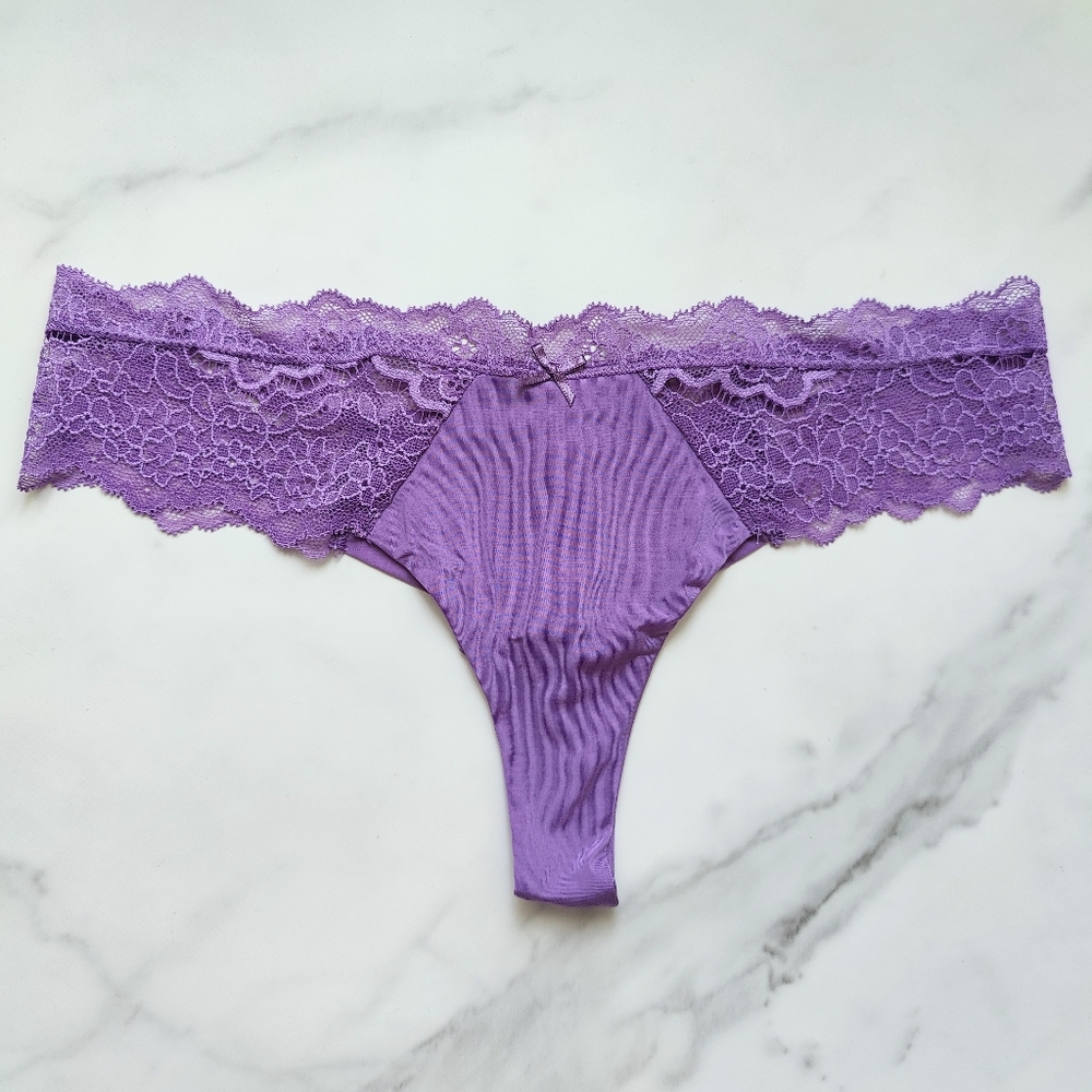 NWT VICTORIA'S SECRET DREAM ANGELS LACE-TRIM SMOOTH THONG PANTY IN PURPLE TEASE